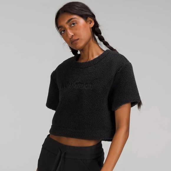Lululemon Black Textured Fleece Embroidered Logo Cropped Tee/Top Size 4 - Picture 3 of 14